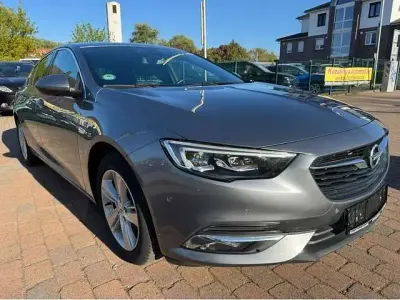Gebraucht Opel Insignia Dynamic 165 PS (121 kW) 2018 Licht grau m2 Limousine