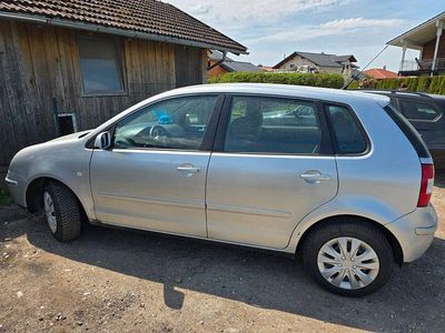 Używany VW Polo Basis 64 KM (47 kW) 2004 Srebrny Hatchback