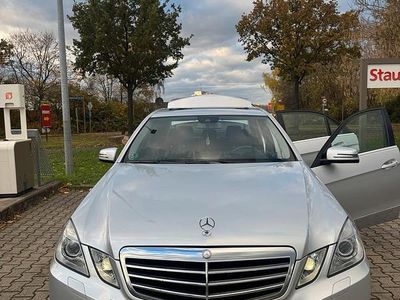 Grau Gebraucht 2011 Mercedes E220 Limousine | 13.500 € (Etwas zu teuer)