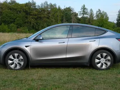 Gebraucht Tesla Model Y 219 kW (299 PS) 2024 Silber SUV