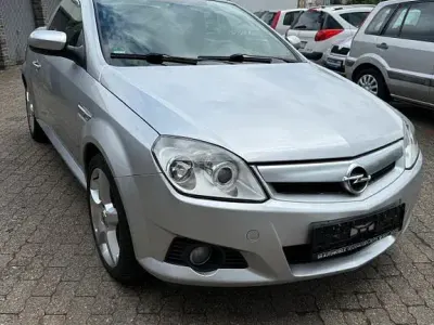 Używany Opel Tigra Enjoy 90 KM (66 kW) 2005 Srebrny Kabriolet