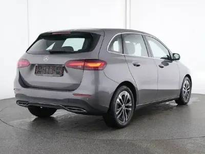 Używany Mercedes B200 Progressive 163 KM (119 kW) 2025 Szary Minivan