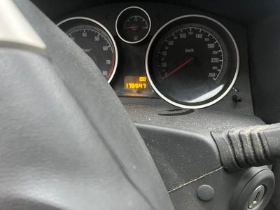 Używany Opel Astra 100 KM (73 kW) 2007 Srebrny Kombi