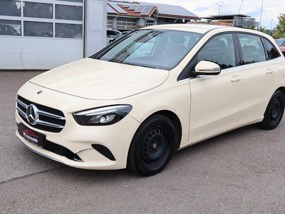 Gebraucht Mercedes B180 116 PS (85 kW) 2022 Gelb Van / Kleinbus