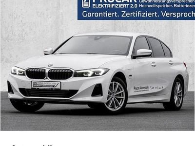 Weiß Gebraucht 2023 BMW 320e Shadowline Limousine | 27.490 € (Guter Preis)