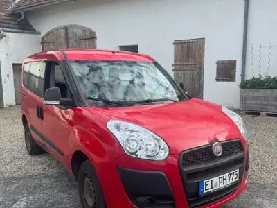 Gebraucht Fiat Doblò 90 PS (66 kW) 2012 Rot Van / Kleinbus