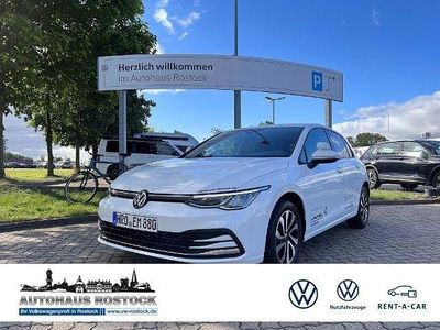 Gebraucht VW Golf VIII Active 116 PS (85 kW) 2022 Pure white Limousine