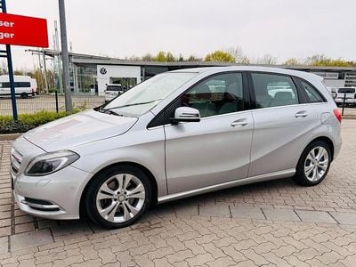 Gebraucht Mercedes B220 170 PS (125 kW) 2014 Silber Van / Kleinbus