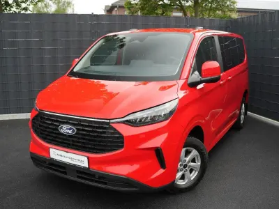 Gebraucht Ford Tourneo Trend 136 PS (100 kW) 2025 Rot Van / Kleinbus
