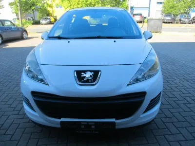Gebraucht Peugeot 207 Filou 73 PS (53 kW) 2011 Weiß Kleinwagen