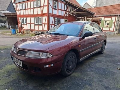 Gebraucht Mitsubishi Carisma 90 PS (66 kW) 1998 Rot Limousine