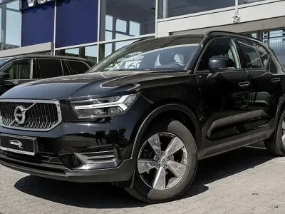 Used Volvo XC40 Momentum 163 HP (119 kW) 2022 Black SUV