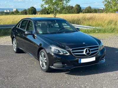 Gebraucht Mercedes E250 Avantgarde 204 PS (150 kW) 2015 Schwarz Limousine