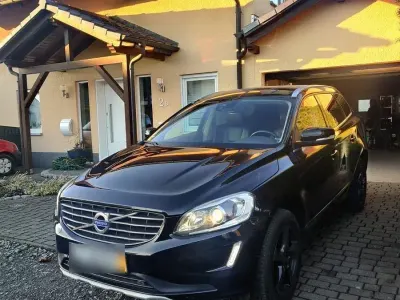 Używany Volvo XC60 Kinetic 150 KM (110 kW) 2017 Czarny SUV