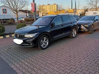 Schwarz Gebraucht 2023 VW Tiguan Move SUV | 27.700 € (Fairer Preis)