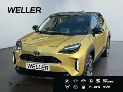 Gebraucht Toyota Yaris Elegant 116 PS (85 kW) 2022 Warm gold metallic, dach schwarz Kleinwagen
