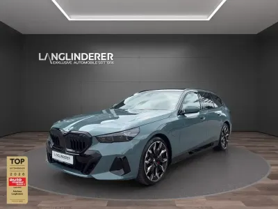 Gebraucht BMW 550e Performance 489 PS (359 kW) 2026 Grün Kombi