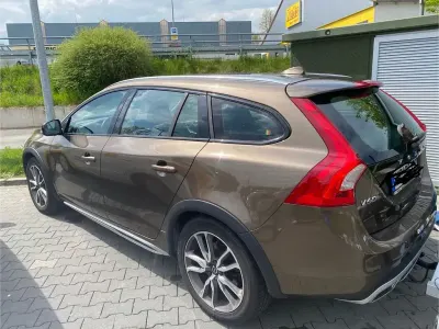 Gebraucht Volvo V60 CC 150 PS (110 kW) 2016 Braun Kombi