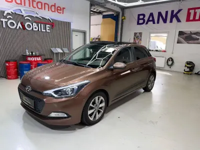 Gebraucht Hyundai i20 Trend 90 PS (66 kW) 2015 Braun Kleinwagen