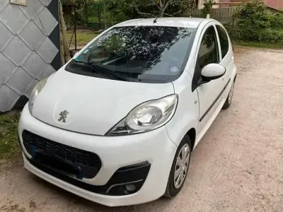 Gebraucht Peugeot 107 68 PS (50 kW) 2014 Weiß Kleinwagen