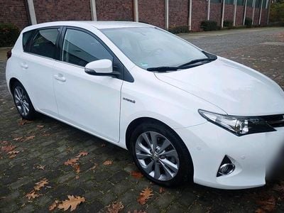 Gebraucht Toyota Auris Hybrid Executive 136 PS (100 kW) 2013 Weiß Limousine