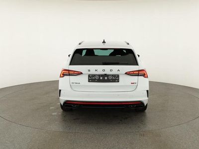 Neu Skoda Octavia RS 265 PS (194 kW) 2026 Moon white metallic Kombi