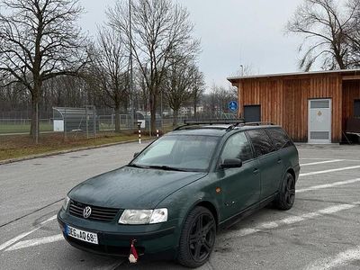 Grün Gebraucht 1998 VW Passat Kombi | 950 € (Fairer Preis)