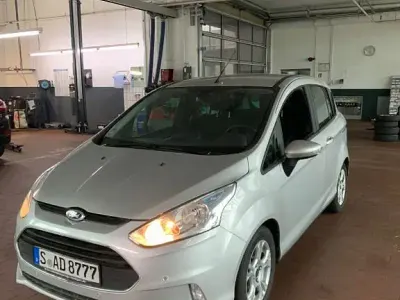 Usado Ford B-MAX Titanium 101 HP (74 kW) 2017 Prateado Monovolume
