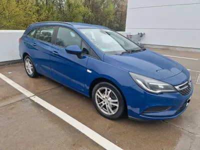 Usado Opel Astra 110 HP (80 kW) 2019 Azul Carrinha