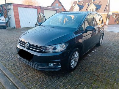 Schwarz Gebraucht 2016 VW Touran Van / Kleinbus | 9.999 € (Etwas zu teuer)
