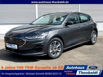 Neu Ford Focus Titanium 155 PS (114 kW) 2025 Grau Limousine