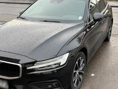 Brugt Volvo V60 Momentum 190 HK (139 kW) 2019 Sort Stationcar