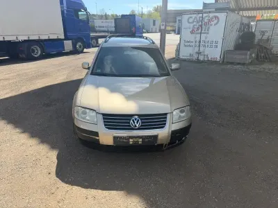 Second-hand VW Passat Comfortline 131 CP (96 kW) 2004 Argintiu Berlinǎ