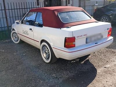 Gebraucht Ford Escort Cabriolet 105 PS (77 kW) 1989 Weiß Cabrio