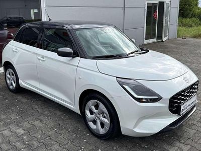 Pure white/ mineral gray met. Neu 2025 Suzuki Swift Comfort Kleinwagen | 20.880 €