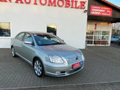 Gebraucht Toyota Avensis Sol 147 PS (108 kW) 2003 Silber Limousine