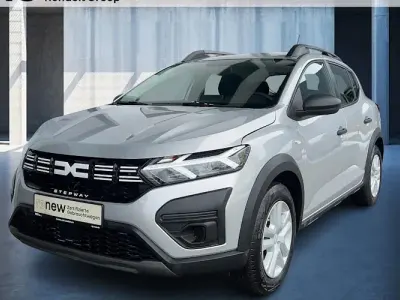 Second-hand Dacia Sandero Essentiel 101 CP (74 kW) 2024 Argintiu Berlinǎ