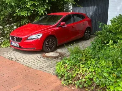 Gebraucht Volvo V40 152 PS (111 kW) 2017 Rot Limousine