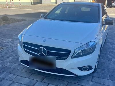 Gebraucht Mercedes A200 136 PS (100 kW) 2015 Weiß Limousine