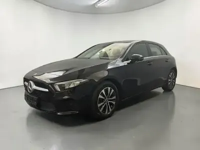 Używany Mercedes A180 135 KM (99 kW) 2023 Czarny Sedan/Limuzyna