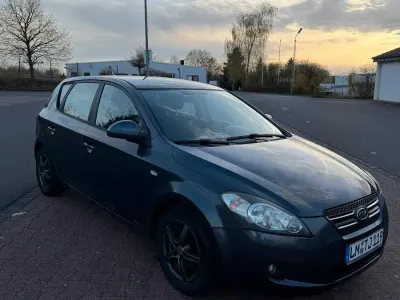 Gebraucht Kia Ceed 143 PS (105 kW) 2010 Grau Kleinwagen