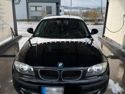 Gebraucht BMW 116 122 PS (89 kW) 2011 Schwarz Kleinwagen