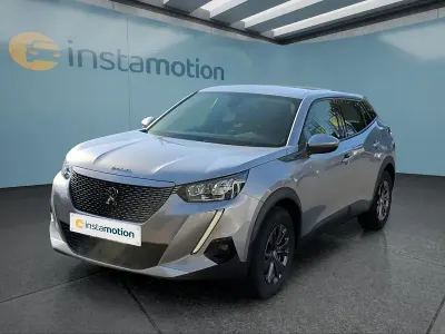 Gebraucht Peugeot e-2008 Active 100 kW (136 PS) 2021 Silber SUV