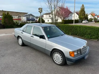 Gebraucht Mercedes 190 160 PS (117 kW) 1989 Silber Limousine