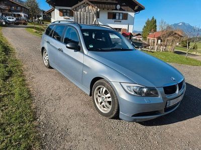 Gebraucht BMW 320 163 PS (119 kW) 2006 Blau Kombi