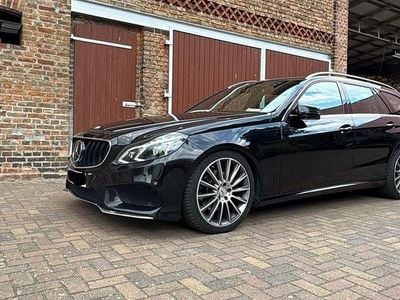 Gebraucht Mercedes E220 AMG 170 PS (125 kW) 2015 Schwarz Kombi