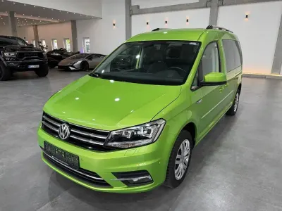 Używany VW Caddy Maxi Highline 150 KM (110 kW) 2020 Zielony Minivan
