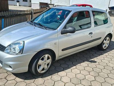 Gebraucht Renault Clio II 54 PS (39 kW) 2009 Silber Kleinwagen