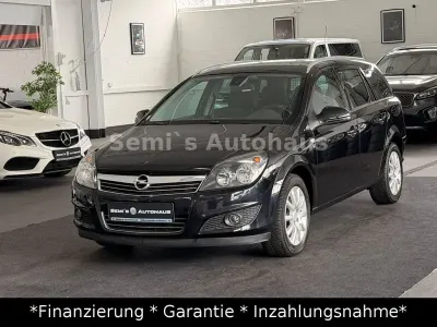 Usata Opel Astra Edition 116 CV (85 kW) 2010 Nero Berlina