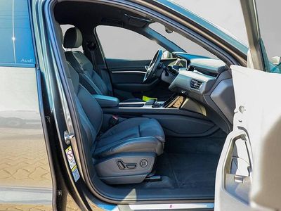 Grau Gebraucht 2024 Audi Q8 e-tron SUV | 58.740 € (Fairer Preis)